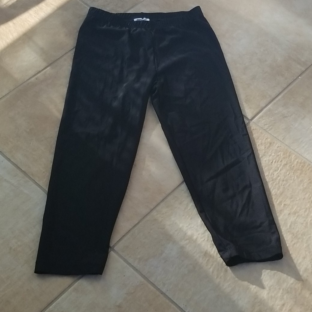 Danskin black capri pants small